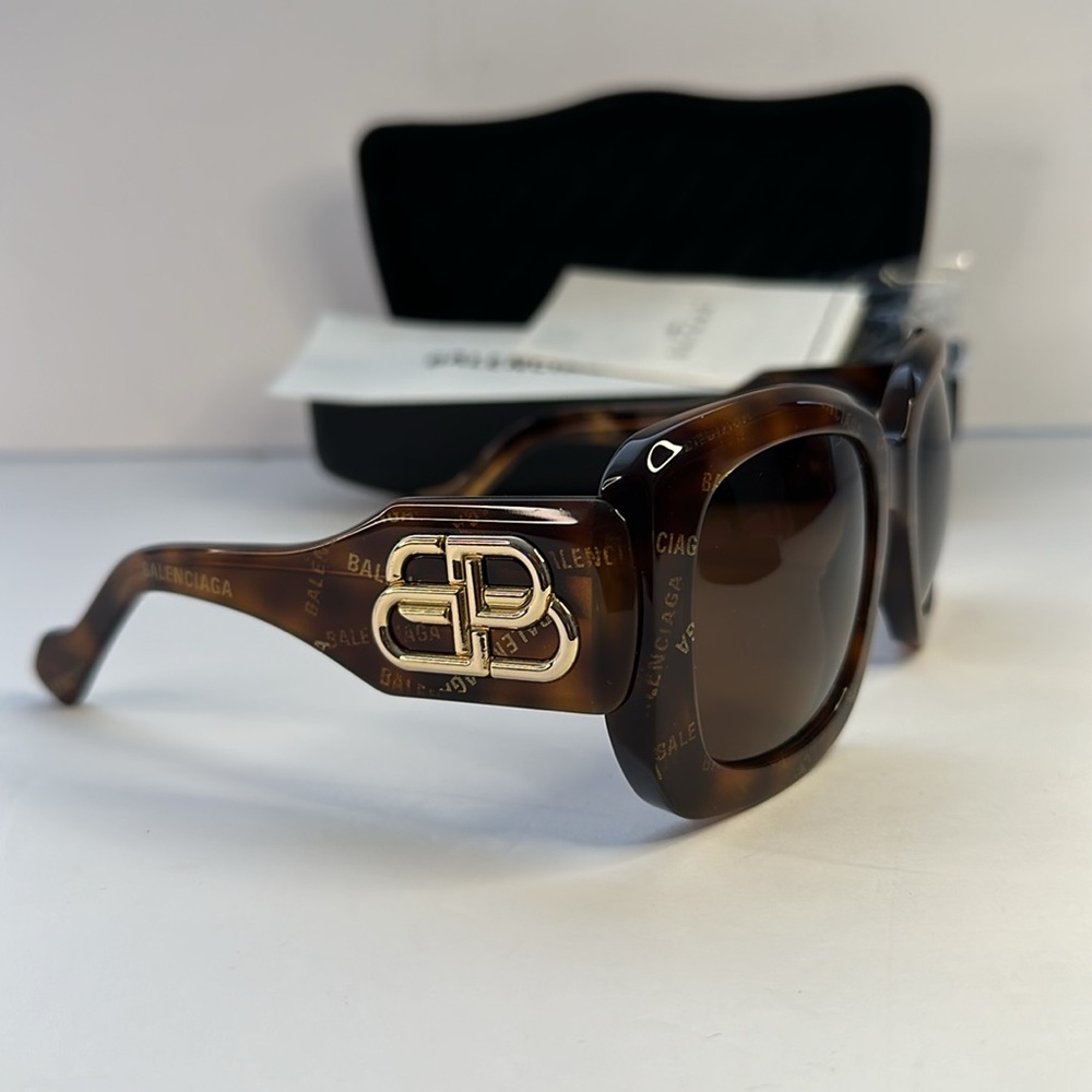 New Authentic Balenciaga
Women's BB0069S 53mm New Havana Rectangle Sunglasses
